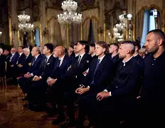 九游账号登录-包含赛前国际米兰调整名单以备国王杯，迎来里程碑环节打磨，媒体盛赞，临场指挥获称赞的词条